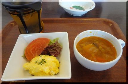 ミニサラダ、野菜スープ、ドリン...