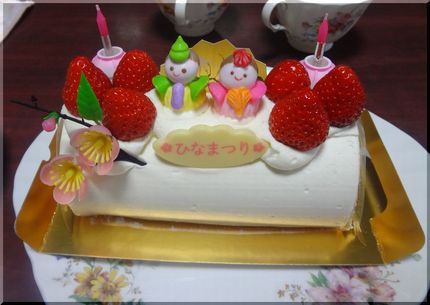 お雛様のロールケーキとBD.ケ...