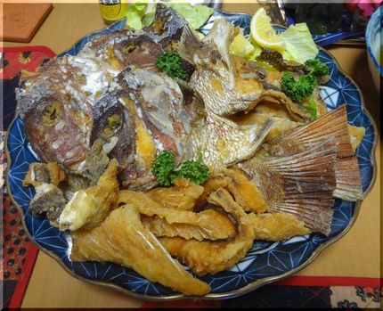 ＊じゃこや名物「鯛の兜揚げ」 ...