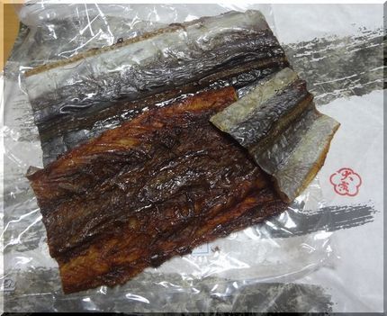 鱧の皮 自分で細く切ります。(...