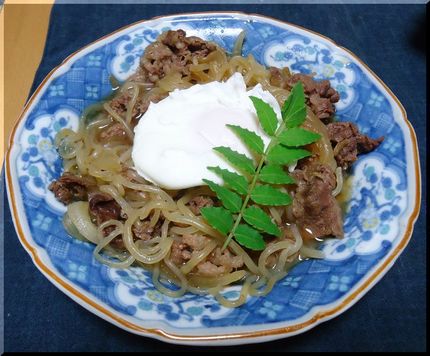 ＊牛肉と、玉ねぎ、糸こんにゃく...