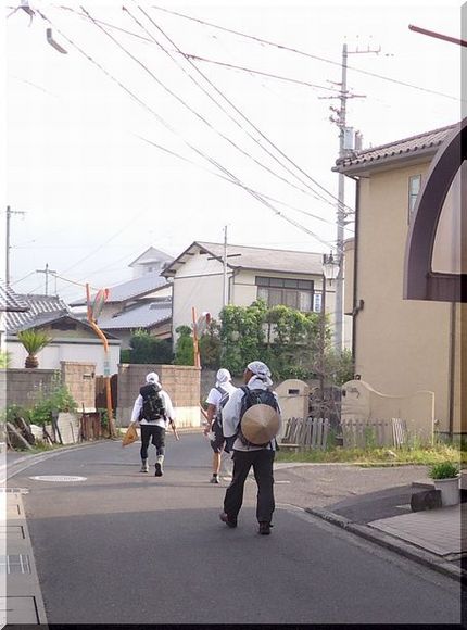 グループでお遍路のようです。 ...