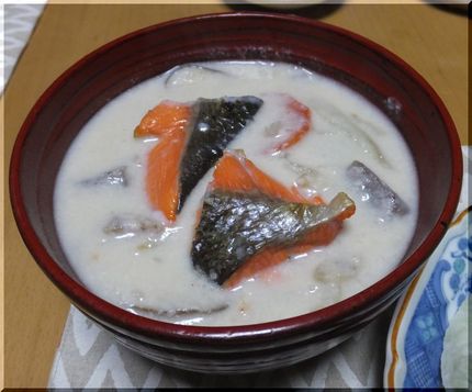 ＊粕汁 今シーズン初の粕汁です...