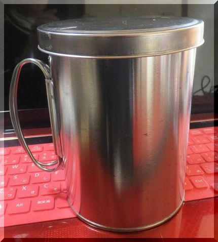 揚げ物に使った油を入れるポット...