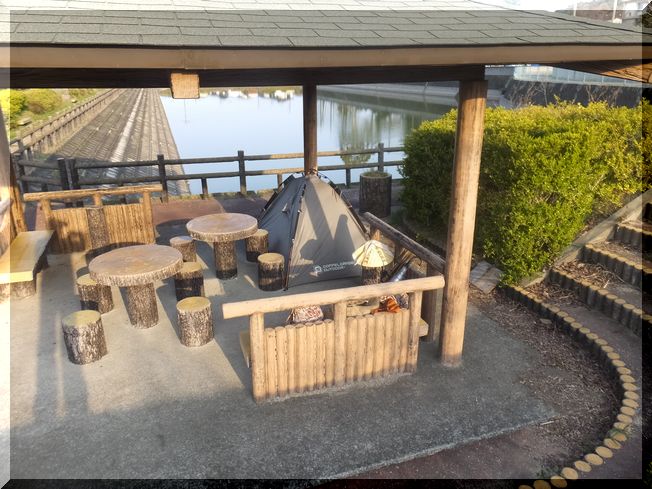 前日の野宿ポイントに、この日も...