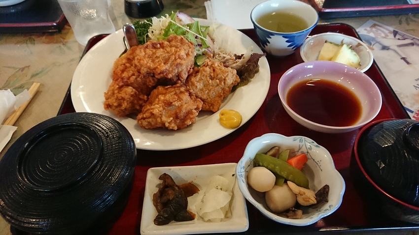 ＊から揚げ定食 大きな鶏のから...