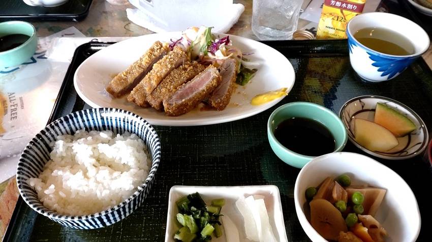 ランチはまたまた「ビフカツ定食...