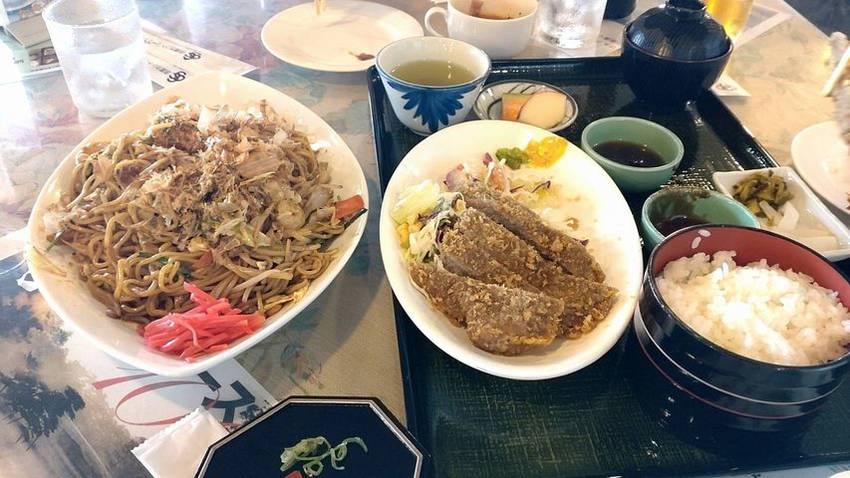 ランチは 「大盛り焼きそば」「...