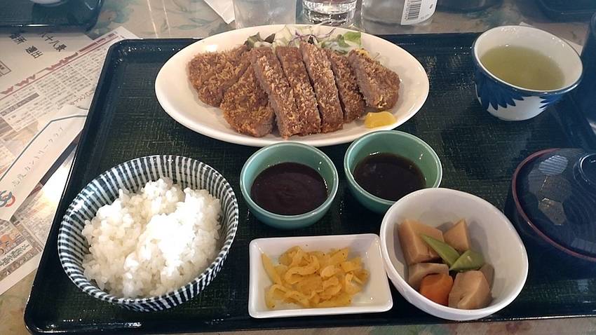 *ビーフカツ定食 金曜日はメン...