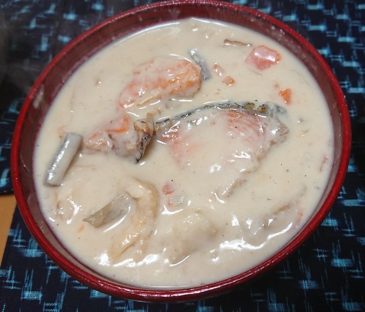 ＊粕汁 こう寒い日が続くと、粕...