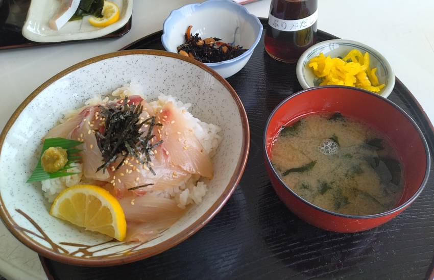 ＊ハマチ丼定食　1000円