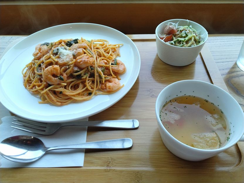 *エビのトマトクリームパスタ ...