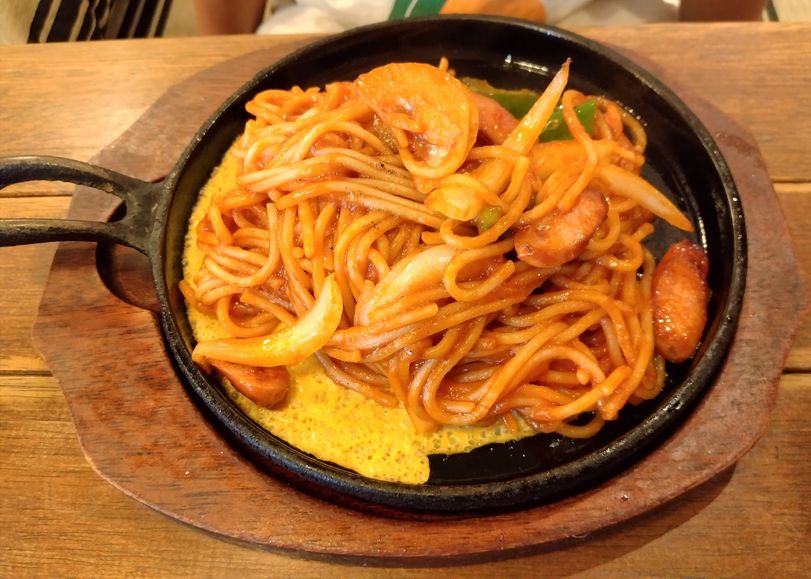 *ナポリタン 熱々の鉄板プレー...
