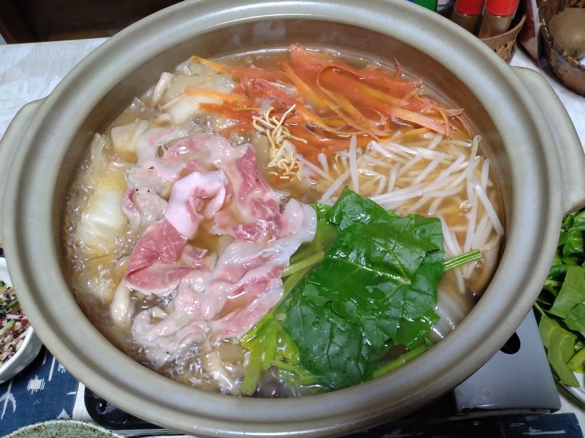 ＊煮込みラーメン鍋 寒くなった...
