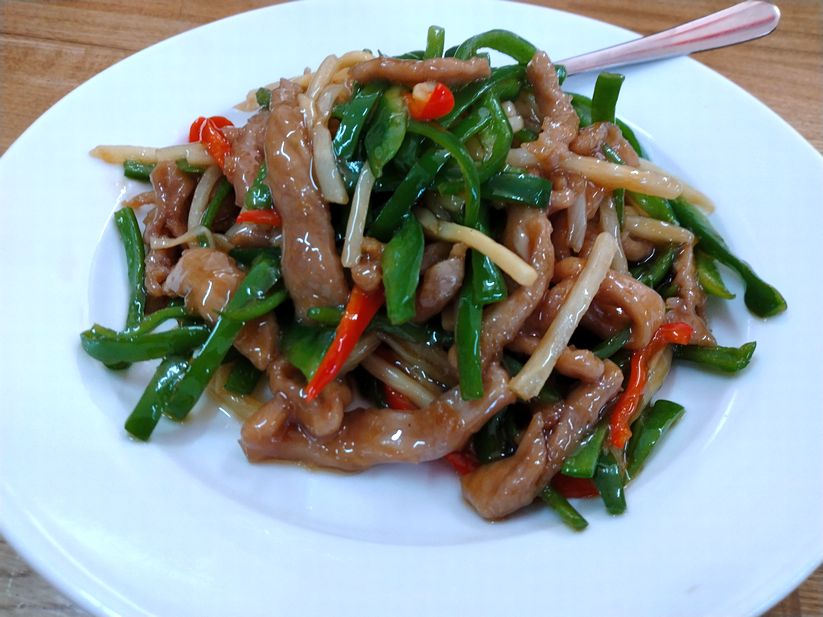 青椒肉絲　豚肉、ピーマン、筍、...