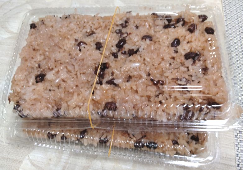 *お赤飯 お友達が届けてくれま...