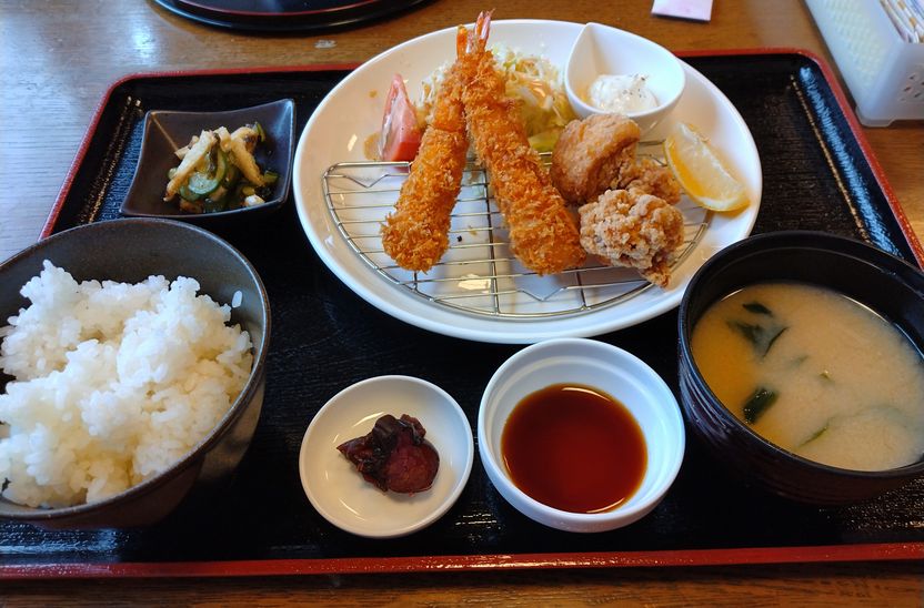 ＊エビフライとから揚げのランチ