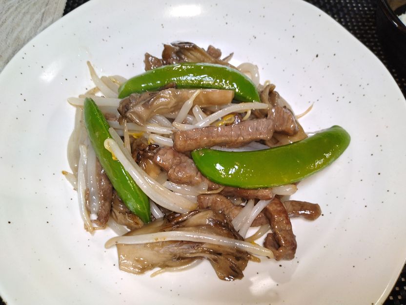 ＊牛ロースの野菜炒め 鉄板焼き...
