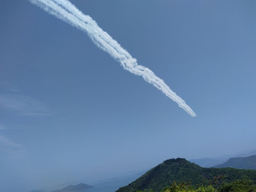 青空に映えて綺麗でした　(^_...
