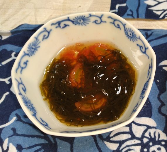 *モズクとミニトマトのお酢の物