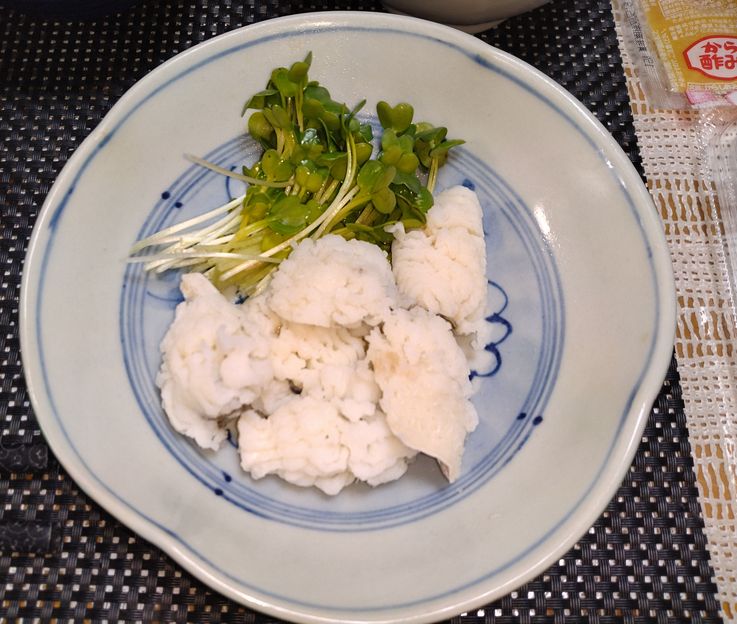 ＊鱧の湯引き 走りの鱧の季節で...