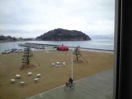 瀬戸内海の直島にきています