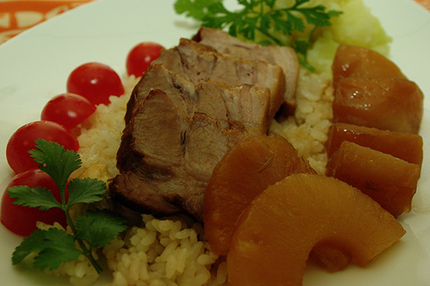 今夜は、豚肉のブロックを使って...