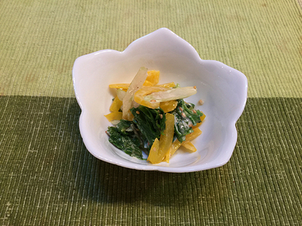 お浸しは、茹でた三つ葉・パプリ...