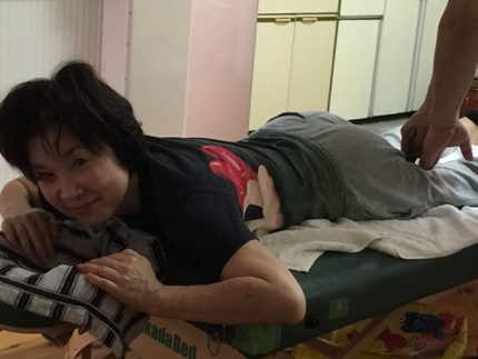 頭から足の先まで触ってもらうこ...