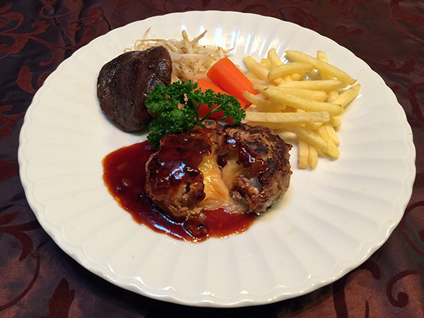 今夜は、チーズハンバーグです。...