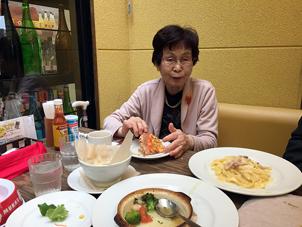 今日のわが家は、遅い母の日をしました。近場のワンちゃんOK ...