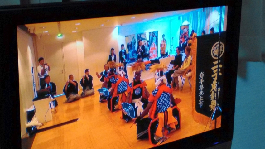 ワークショップでの「鬼剣舞」演...