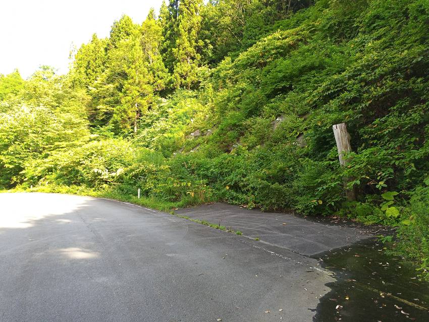 飯詰ダム駐車場から歩いて(少し...