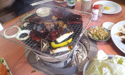 肉を焼きに。