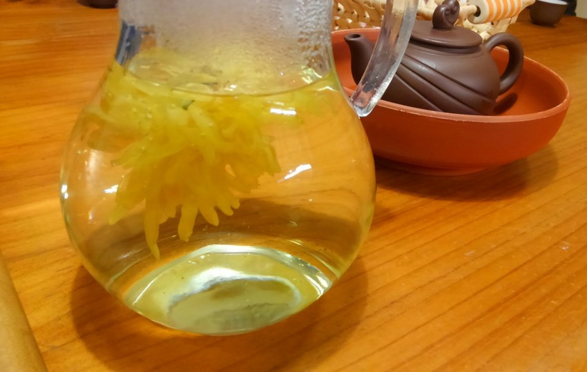 余興の菊花茶が意外に大きなヒッ...