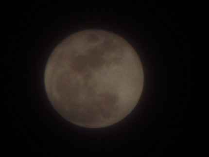 【月】雪雲の間から十五夜満月