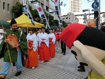 ふくみみ福ちゃん、新酒番船パレ...