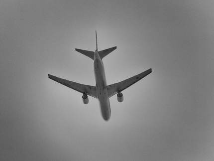 今日は頭上で飛行機の離着陸の多...