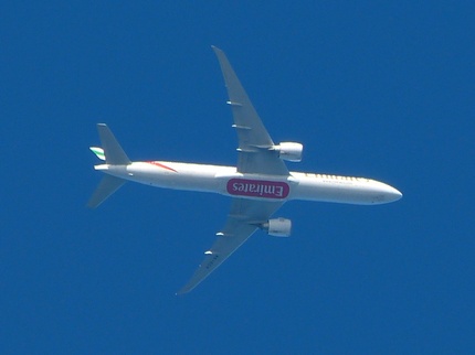 UAE ドバイー関空のエミレー...