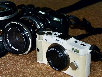 左:Canonレンズを付けたQ...