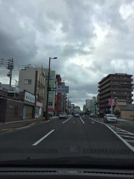 午後、高松市内へ。車内からのシ...