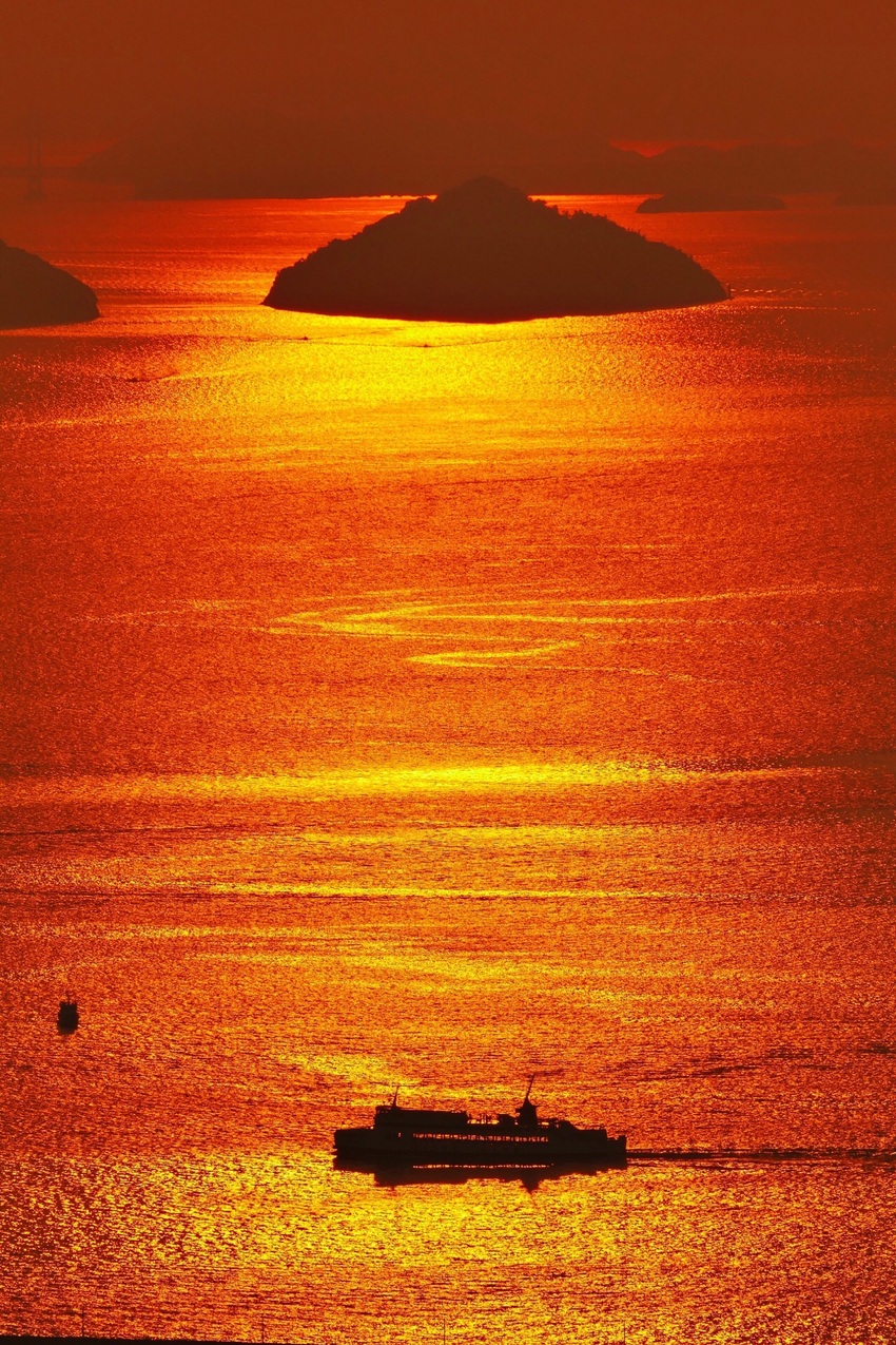 夕陽100選に選ばれている屋島...