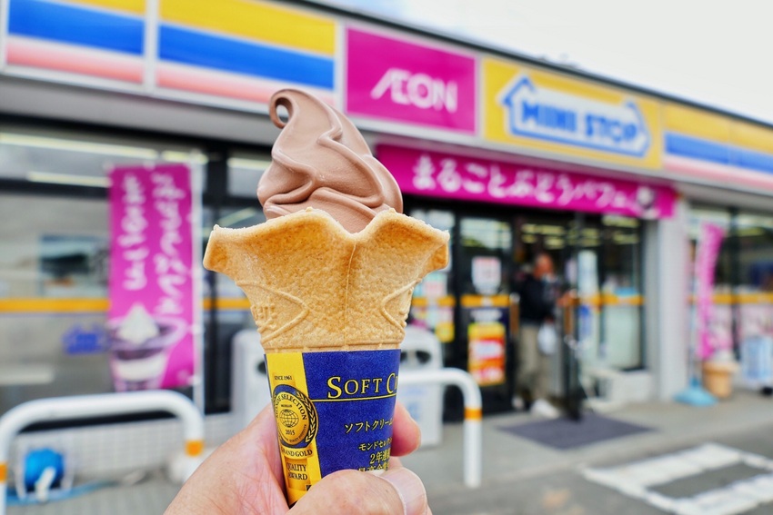 ウドンの後は甘いソフトクリーム...