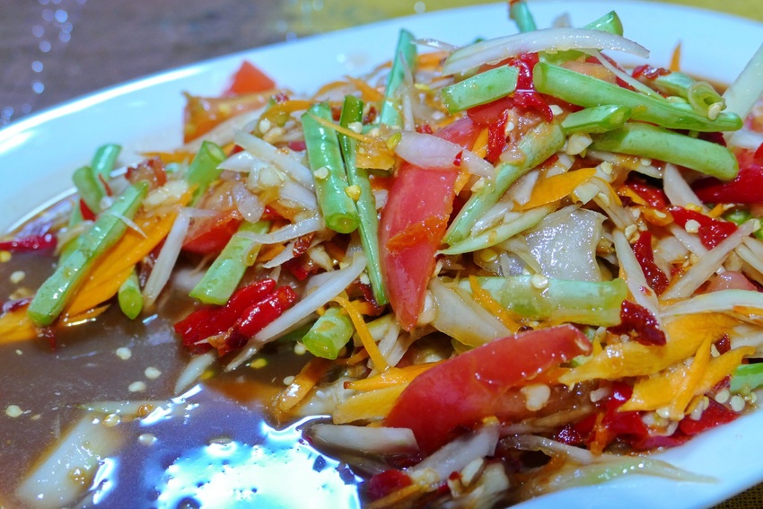 タイ人向け「ソムタム」クセがあ...