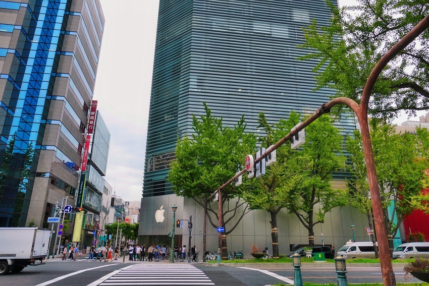 Apple心斎橋、その周辺