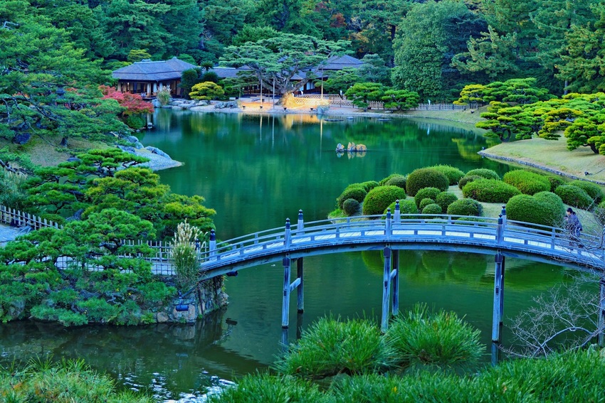 秋分と春分の日の前後、向かいに...