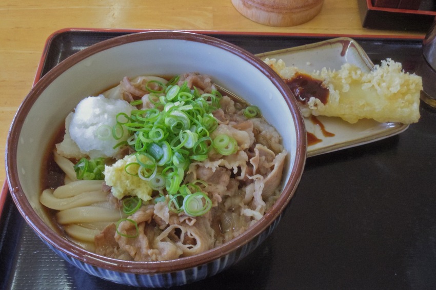 この日も 肉ぶっかけうどんです...