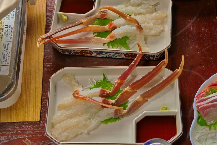 カニの足の刺身です。