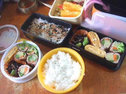 朝も早よから子供のお弁当
