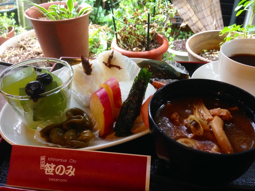 涼しい朝の朝餉です